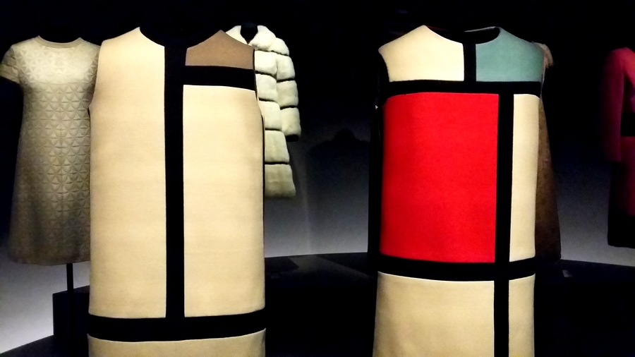 Focus sur la robe Mondrian au musée YSL – Glowbal Fashion